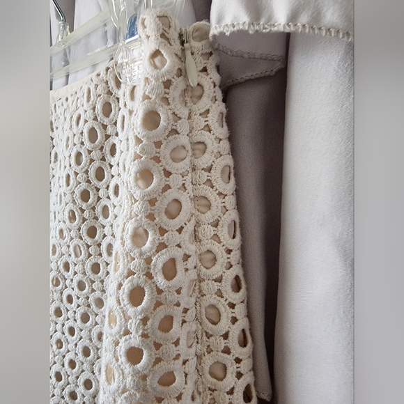 Banana Republic Women's Beige Eyelit Bohemian Shorts Size Six NWOT - Picture 3 of 4